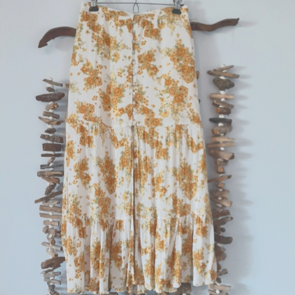 SPORTSGIRL Skirt - Picture 1 of 3
